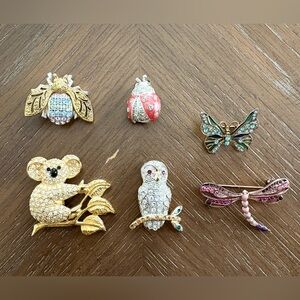 Vintage Lot of 6 assorted brooches pins, variety of tones with rhinestones.